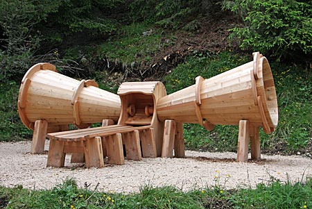 Italien - Südtirol - Zahlreiche spannende Wandwege für die ganze Familie machen das Latemar zum bevorzugten Wandergebiet