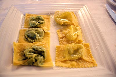 Italien - Emilia Romagna - Ravioli, „Locanda  del Lupo“ in Soragna