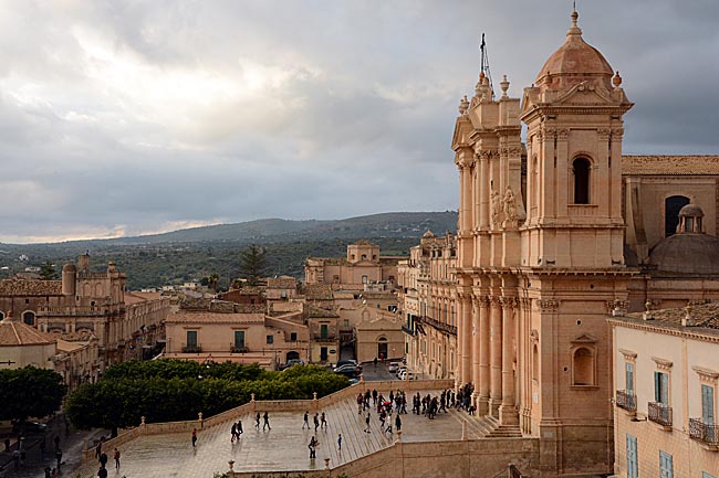 Italien - Sizilien - Blick über Noto und bis ans Meer