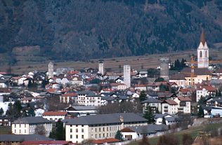 Italien Vinschgau Blick auf Mals