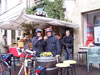 Radtour durch und um Venedig - Weinstand in Asolo