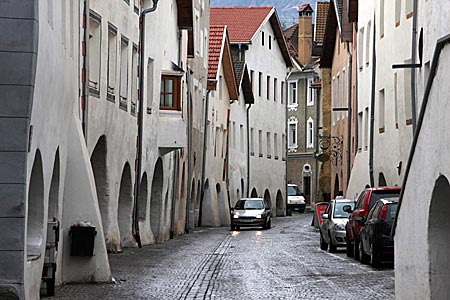 Italien - Vinschgau - Mittelalterliche Laubengassen in Glurns