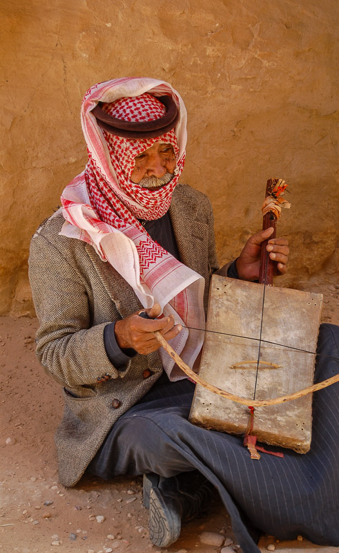 Jordanien, Petra, Sänger mit Streichinstrument