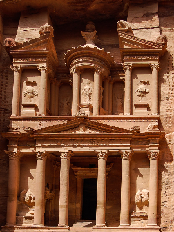 Jordanien, Petra, das sog. Schatzhaus, ein 40 m hohes und 25 m breites Felsgrab eines Herrschers der Nabatäer