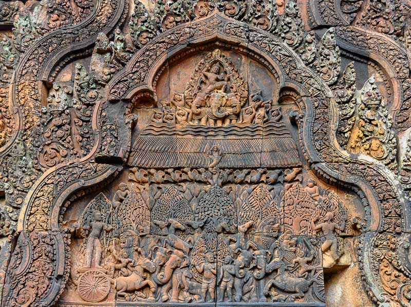Kambodscha, Feine Ziegelschnitzereien am Tempel Banteay Srei
