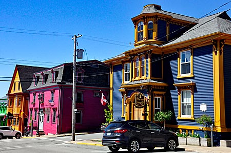 "Unesco-Fresko", so nennen die Lunenburger ihre bunten Häuser in der Altstadt, die unter Welterbeschutz stehen. Lunenburg, Nova Scotia, Kanada