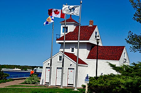 Leuchtturm Fort Point von 1855 bei Liverpool, Nova Scotia, Kanada