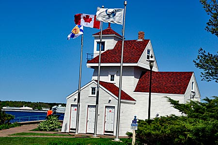 Leuchtturm Fort Point von 1855 bei Liverpool, Nova Scotia, Kanada