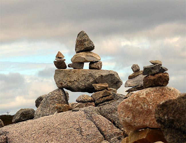 Kanada - Peggy's Cove in Nova Scotia - Inukshuk, wie die Steinmännchen  der Inuit heissen