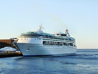 Kanada - Saint John - Ein imposantes Kreuzfahrtschiff macht Station in Saint John