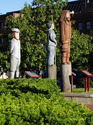 Kanada - Saint John - Auf dem Market Square: Figuren der Stadtgeschichte: Sieur Charles de Menou d'Aulnay, Françoise Marie Jacquelin, Charles de Saint-Etienne de La Tour