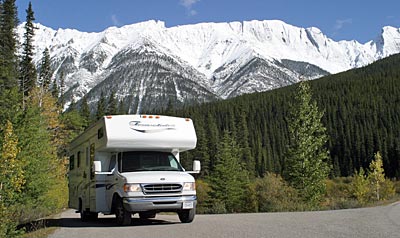 Kanada - Wohnmobil vor Bergkulisse