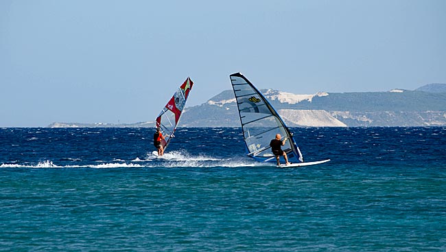 Griechenland - Kos - Surfer in der Bucht bei Agios Stefanos und Kamari