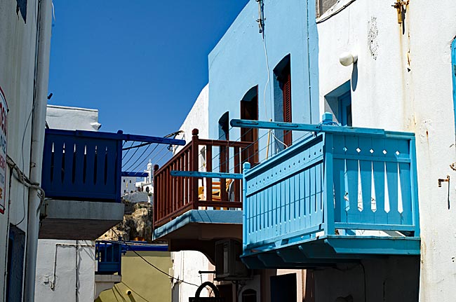 Griechenland - Nisyros - bunte Balkone