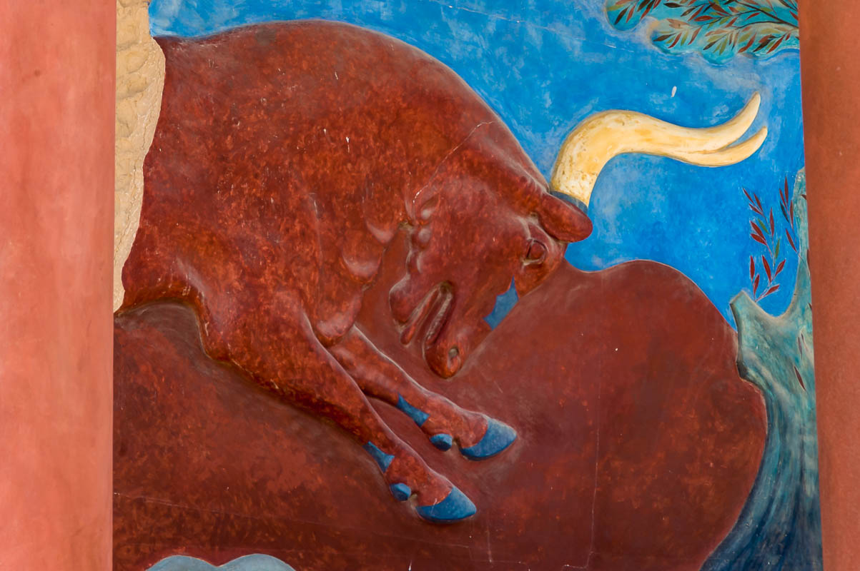 Häufig taucht ein Stier auf den minoischen Wandmalereien auf,
wie hier auf dem Nordwestportikus in Knossos