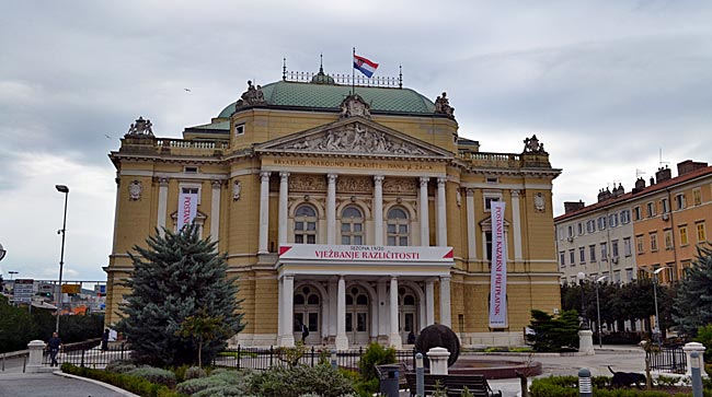 Kroatien - Rijeka - Könnte auch an der Wiener Ringstraße stehen: das Kroatische Nationaltheater, eine der Spielstätten der Kulturhauptstadt