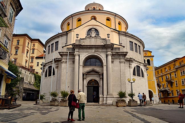 Kroatien - Rijeka - Vitus-Kathedrale: markanter Barock-Rundbau mit mächtiger Kuppel