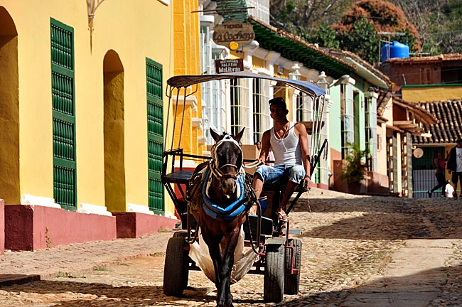 Pferdekutsche - typisches Fortbewegungsmittel in der Altstadt von Trinidad, Kuba