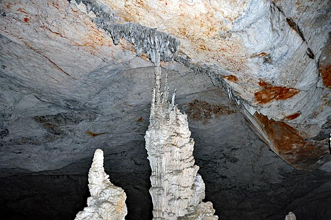 Laos - Karsthöhle bei Konglor - Skurrile Stalagmiten