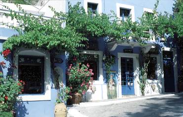 Antiquitätenladen Agia Marina (23570 Byte)