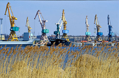 Litauen - Hafen von Klaipeda von der Kurischen Nehrung