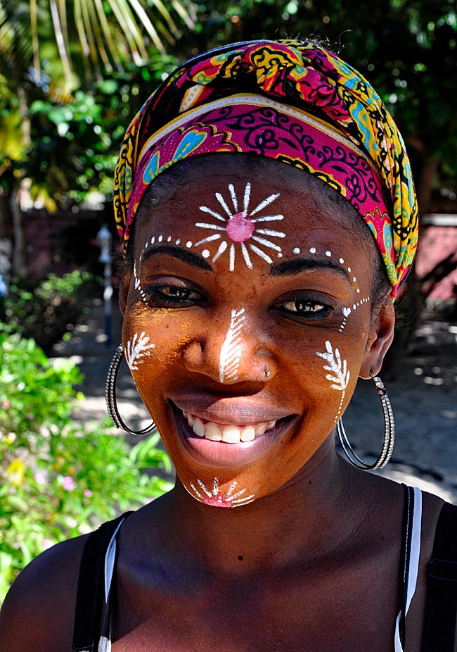 Gesichtbemalung der Frauen im Norden von Madagaskar