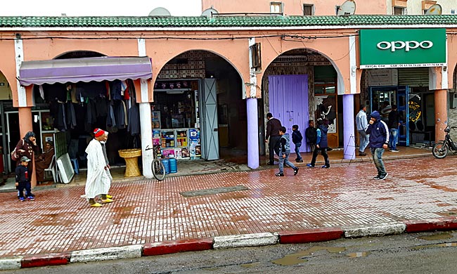 Marokko - Ladenzeile in Agadir