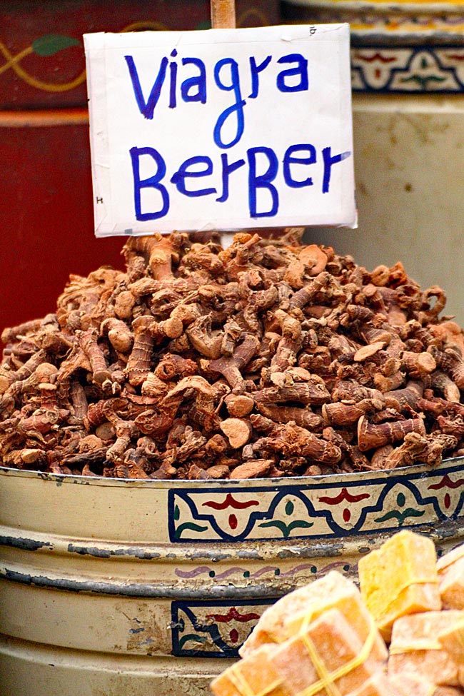 Marokko - Als Viagra Berber verkaufter Ingwer im Marche Municipal von Agadir