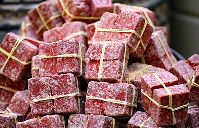 Marokko - Marokkanische Süßigkeiten auf einem Souk in Marrakesch