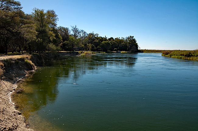 Botswana - Blick auf den Okavango von der Shakawe Fishing Lodge