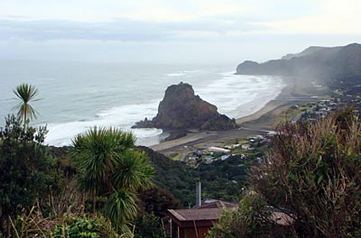 Neuseeland - Auckland - Piha Beach im Morgendunst