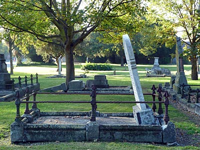 Christchurch - umgestürzte Grabsteine auf einem Friedhof am Avon