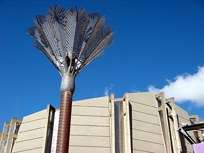 Neuseeland - Wellington - Nikaupalme aus Metall am Civic Square