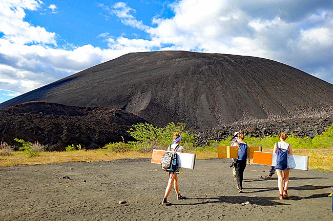 Nicaragua - Sandboarding auf Vulkanasche auf dem Cerro Negro