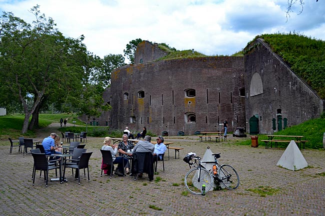 Niederlande - Bierprobe in der Festung: Im Fort Everdingen wird preisgekrönter Gerstensaft gebraut – und die Geschichte nicht vergessen