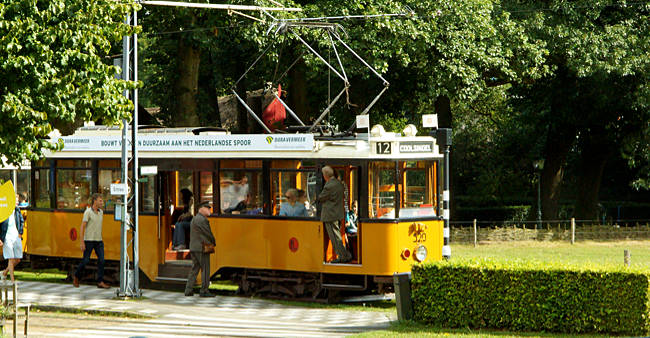 Arnhem - Niederländisches Freilichtmuseum - Einsteigen bitte, zurückbleiben – unterwegs mit der Tram im Museumspark