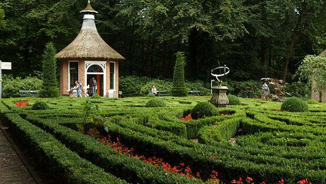 Arnhem - Niederländisches Freilichtmuseum - Formaler Barockgarten des 17. Jh. und der Teepavillon