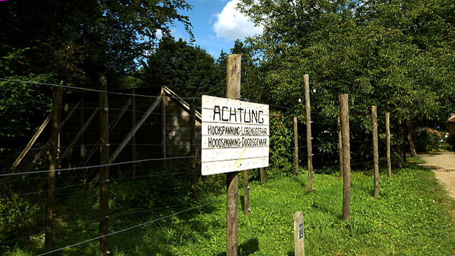 Arnhem - Niederländisches Freilichtmuseum - Stromzaun an der Grenze von Belgien und den Niederlanden während des Ersten Weltkriegs