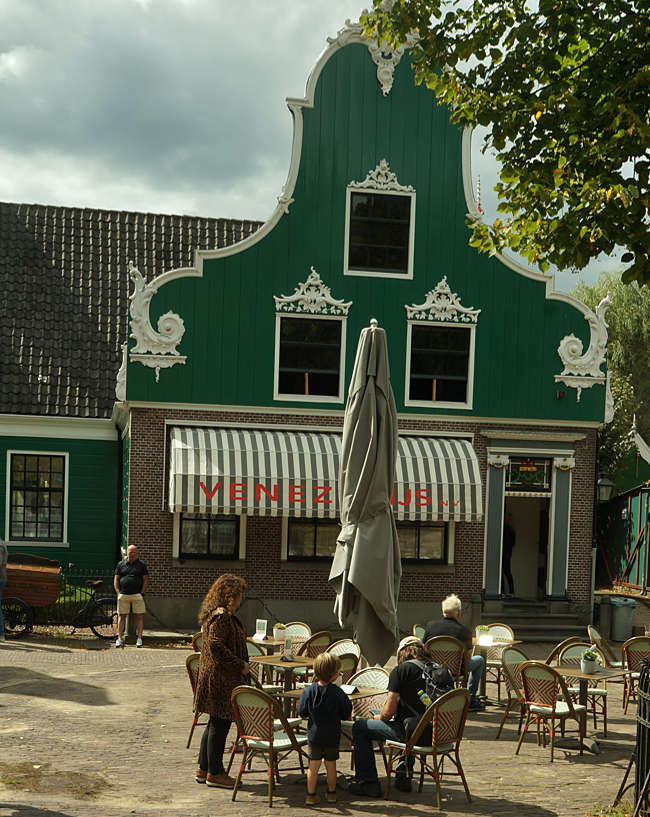 Arnhem - Niederländisches Freilichtmuseum - Im Dorf, die Eisdiele Venezia