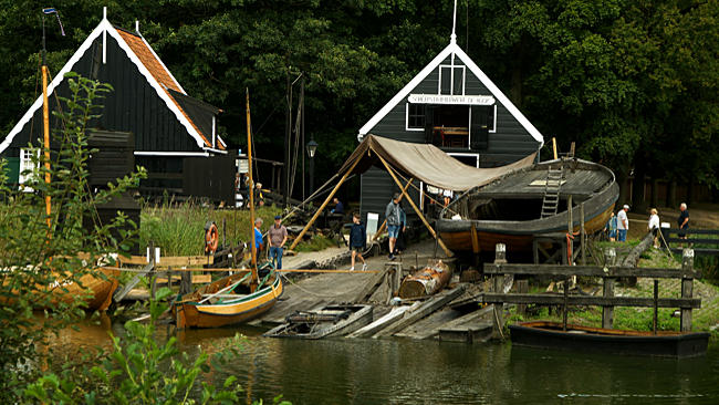 Arnhem - Niederländisches Freilichtmuseum - Geschäftige Schiffswerft in Marken