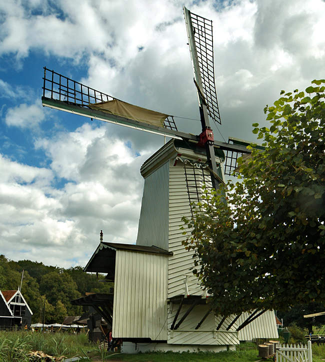 Arnhem - Niederländisches Freilichtmuseum - Sägemühle aus Numansdorp, auch im Museum in Betrieb