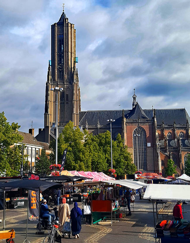 Arnheim - Weithin sichtbar: die Kirche St. Eusebius