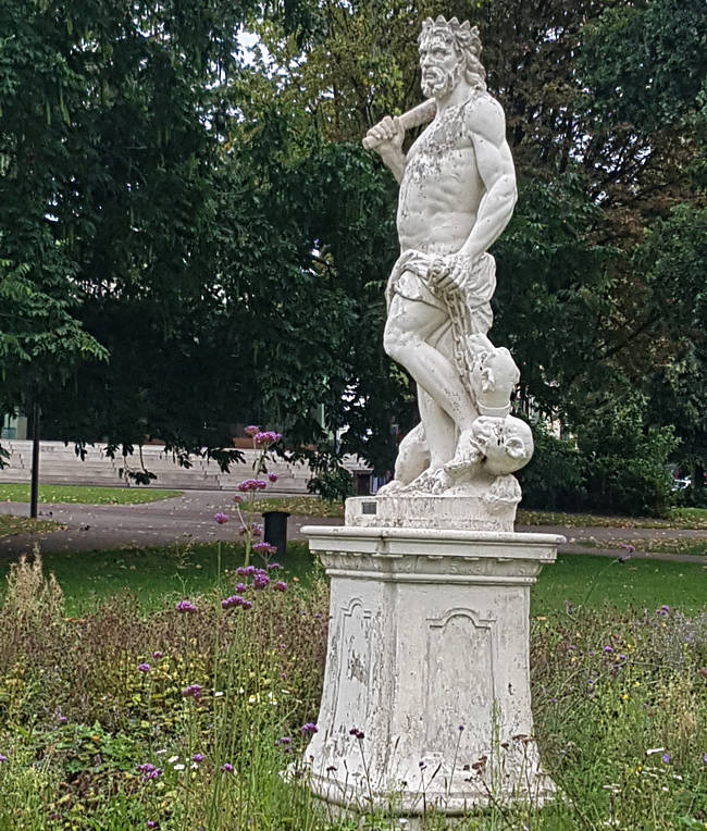 Arnheim - Eine der Gartenskulpturen nahe Musis Sacrum