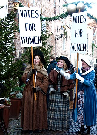 Niederlande - Deventer - Dickens Festijn - Frauen kämpfen für das Wahlrecht