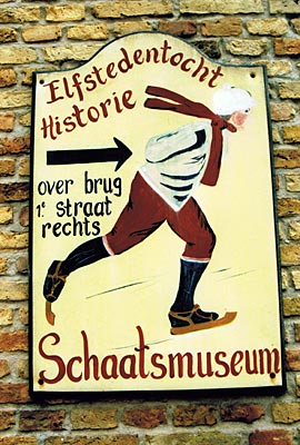 Niederlande - Friesland - Wegweiser Schlittschuh-Museum in Hindeloopen