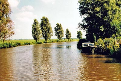 Niederlande - Kanal in Friesland