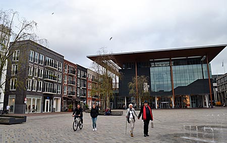 Niederlande - Leeuwarden - Einführung ins Friesische: Das neue Fries Museum, das die Dimensionen der alten Stadt, sprengt, informiert über Land und Leute