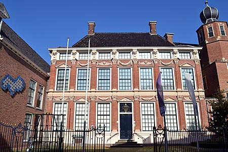Niederlande - Leeuwarden - Wo früher eine Prinzessin Hof hielt und später der Maler M.C. Escher das Licht der Welt erblickte: das Nationale Keramikmuseum