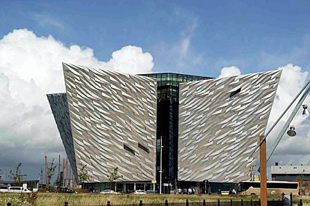 Nordirland - Titanic Center Belfast