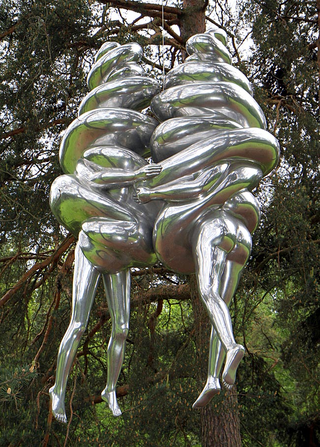 Skulptur The Couple von Louise Bourgeois im Ekebergpark in Oslo, Norwegen